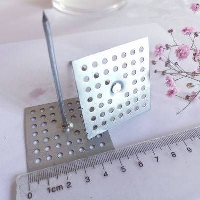 Suporte para isolamento com base perfurada de 2" para fixar lã de vidro na parede