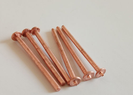 A solda dirigida lisa do CD enche o capacitor flangeado para não descarregar nenhuma linha