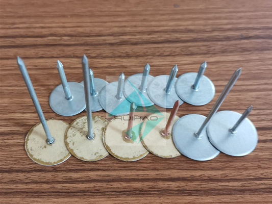 a descarga do capacitor do comprimento de 2.7mm X de 30MM colocou os pinos principais da solda com a arruela isolada da base do tratamento