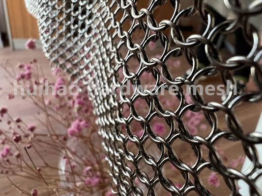 A prata revestiu os anéis redondos soldados 316 de aço inoxidável da cortina 8mm de Chainmail