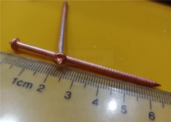 a soldadura de parafuso prisioneiro de 3mm x de 65mm fixa a isolação de aço suave com as arruelas de travamento do auto de 38mm