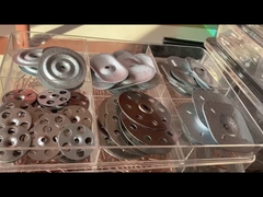 Placas de aço e elementos de fixação utilizados para ligar a membrana TPO EPDM através do isolamento ao teto